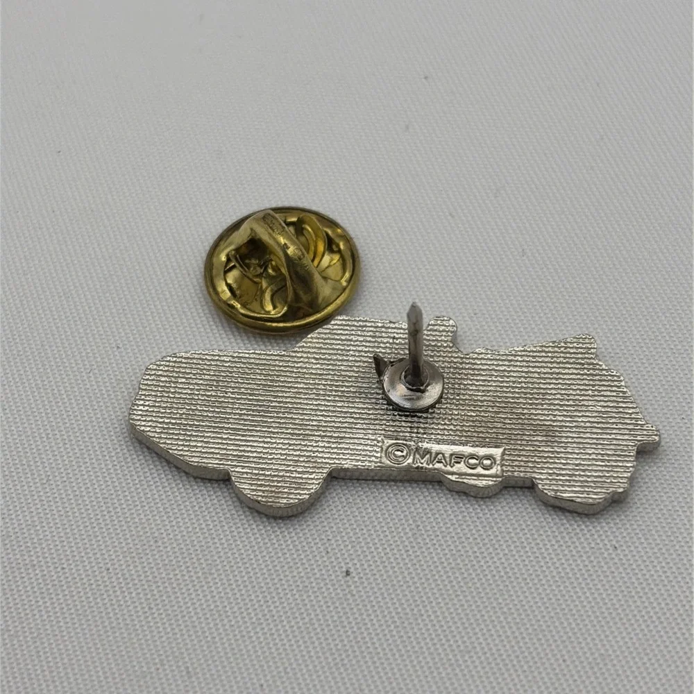 Vintage Mafco Red Tow Truck‎ Vehicle Lapel Hat Pin
